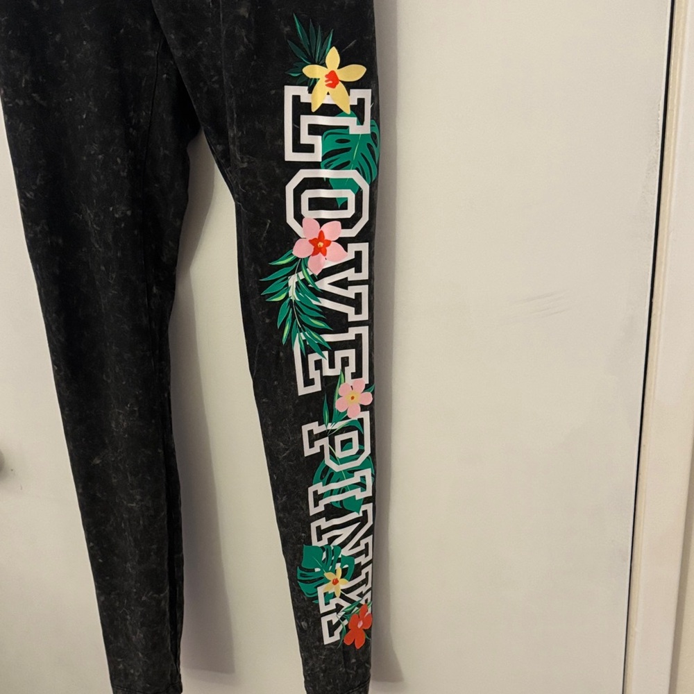 Black “PINK VICTORIA’S SECRET ” Leggings with Floral Print - Picture 2 of 3